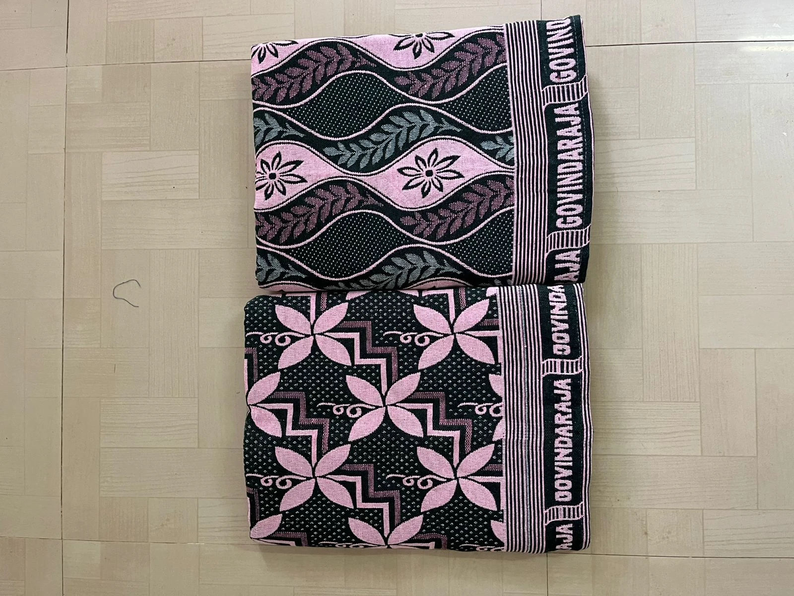 PerfectLoomz Govindaraja bedsheet design 8: product photo thumbnail. Tap to open full screen and zoom.